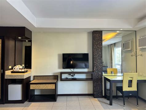circle inn iloilo|Guest Rooms .